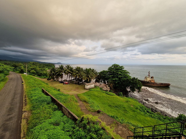 Уникальные чёрные пляжи